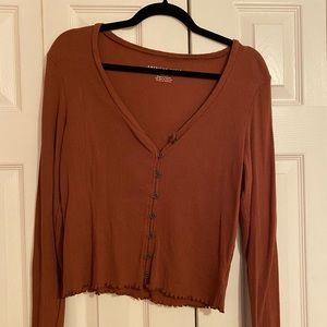 Long sleeve v-neck w/ buttons